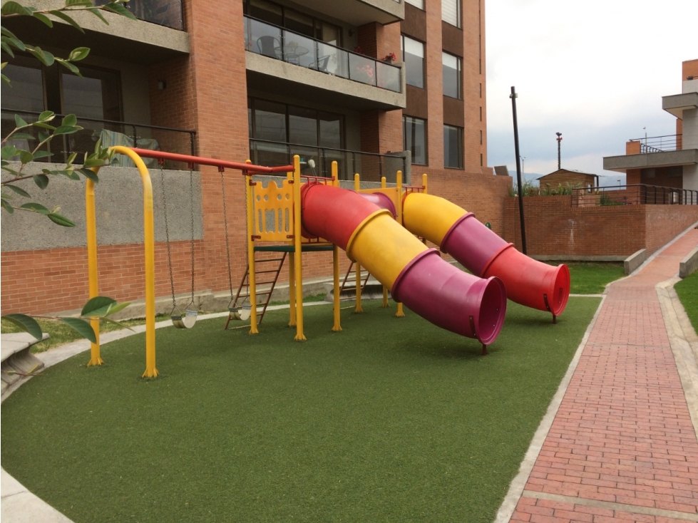 Venta de apartamento en Altos de Colina Area 175 mas 110 de terraza