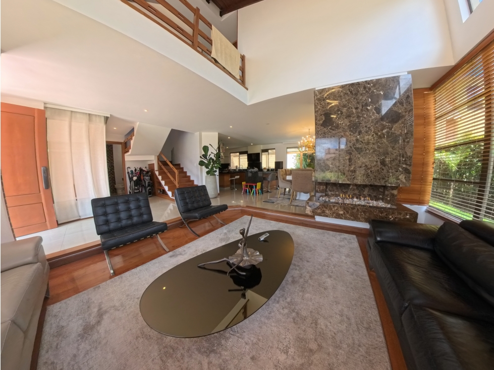 Casa en chia, 300 m² construidos. Valor: $1.300.000.000. - 1