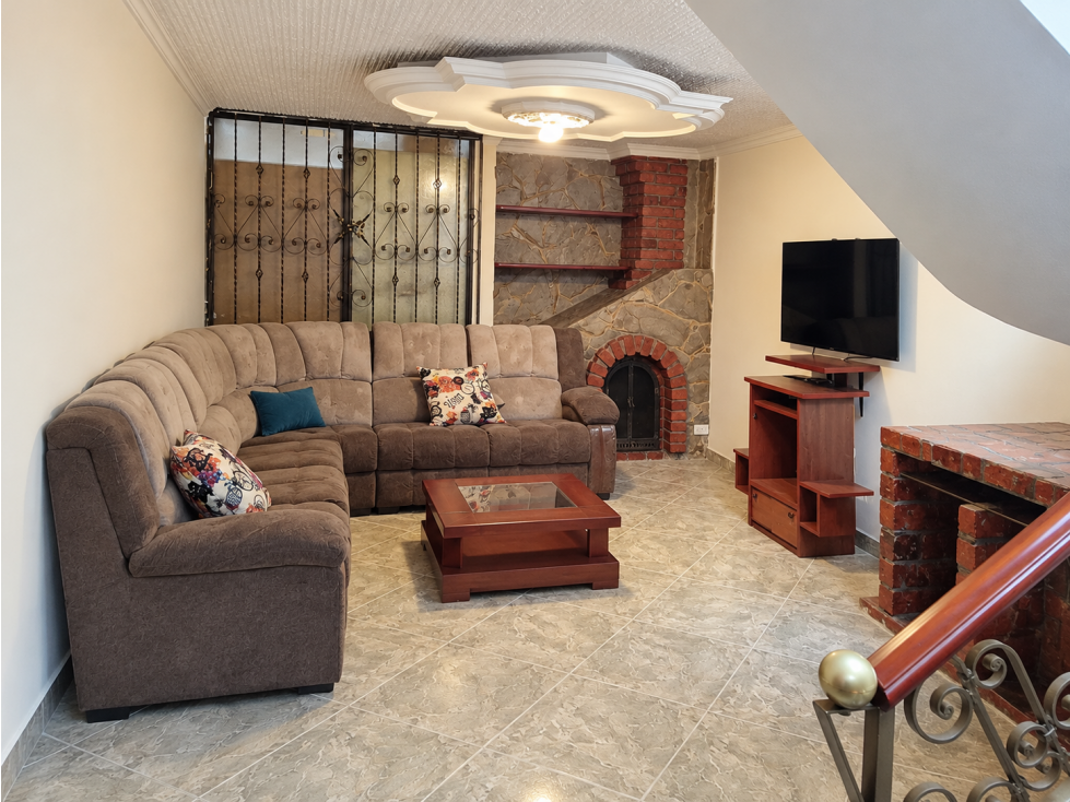 Casa esquinera en venta en El Jazmín con 2 apartamentos y 3 locales - 4