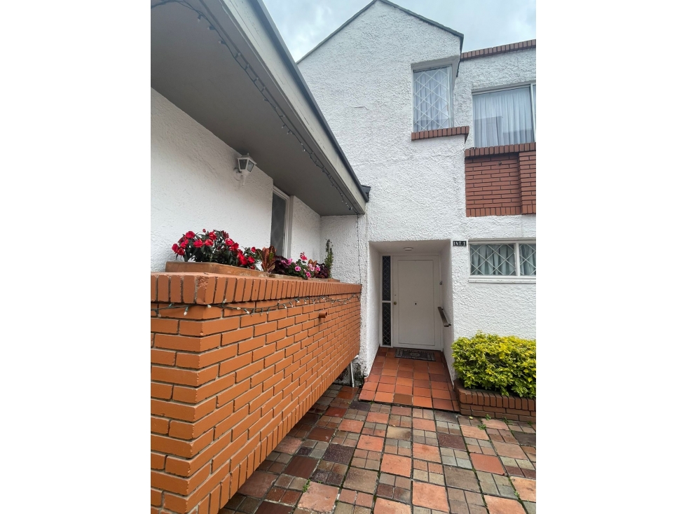 Casa en venta en la calleja de Área 240 m2