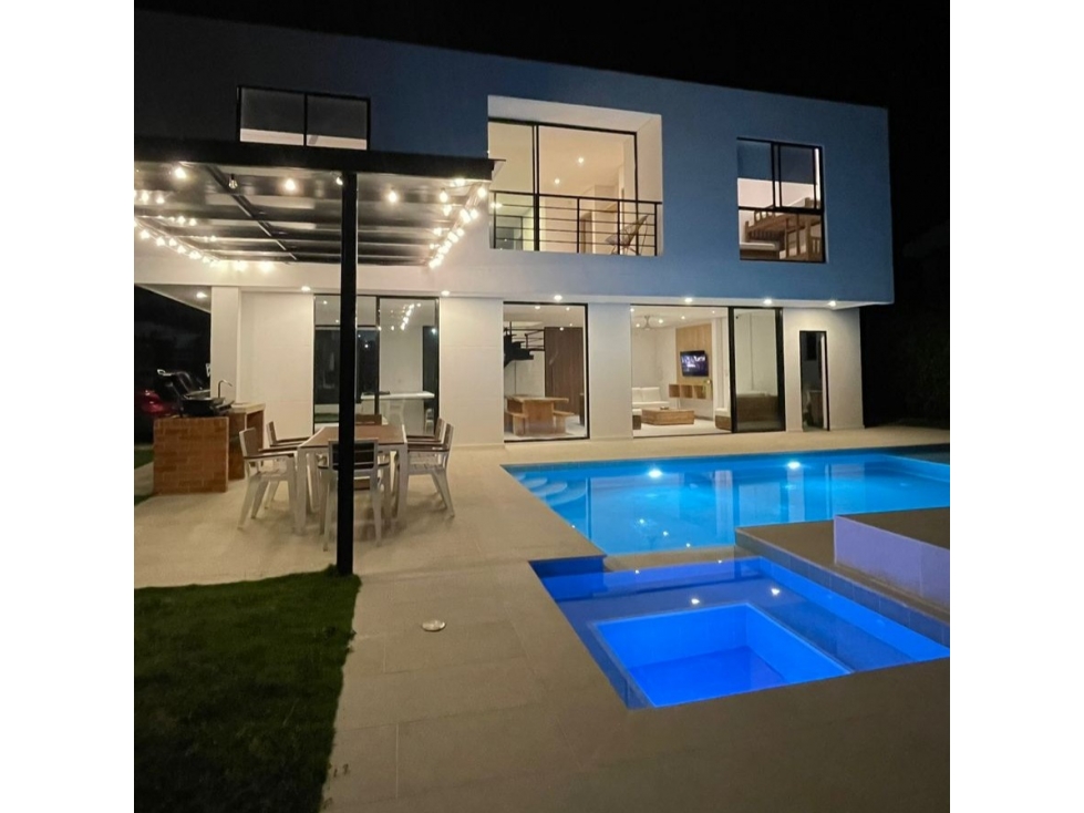 Casa moderna con piscina en condominio 220 m² Ricaurte,Girardot