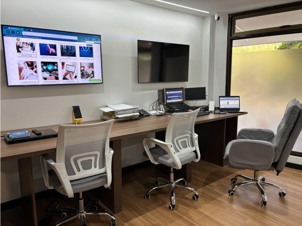 Oficina en venta en la Carolina frente a Unicentro Área 113 M2