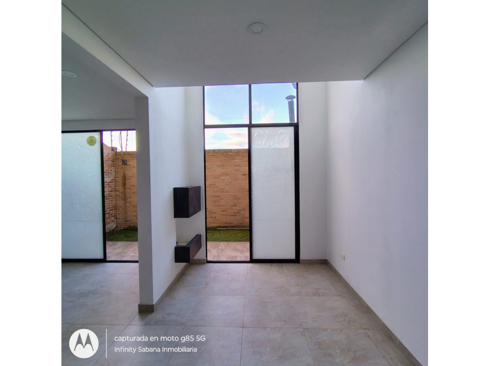 ARRIENDO ESPECTACULAR CASA EN TENJO
