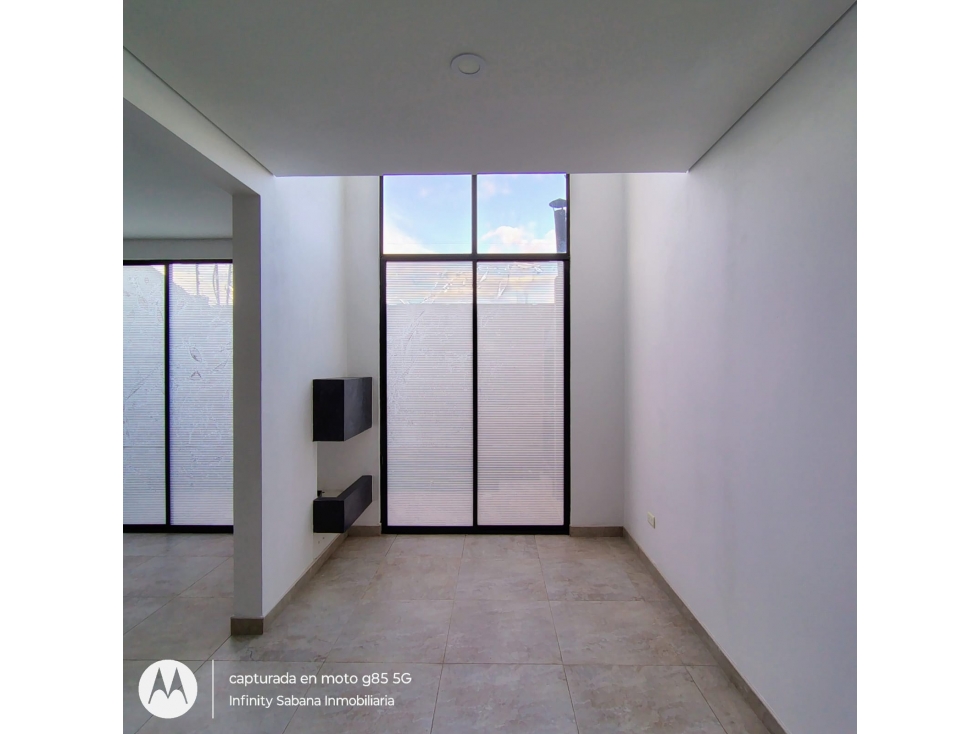 ARRIENDO ESPECTACULAR CASA EN TENJO - 2