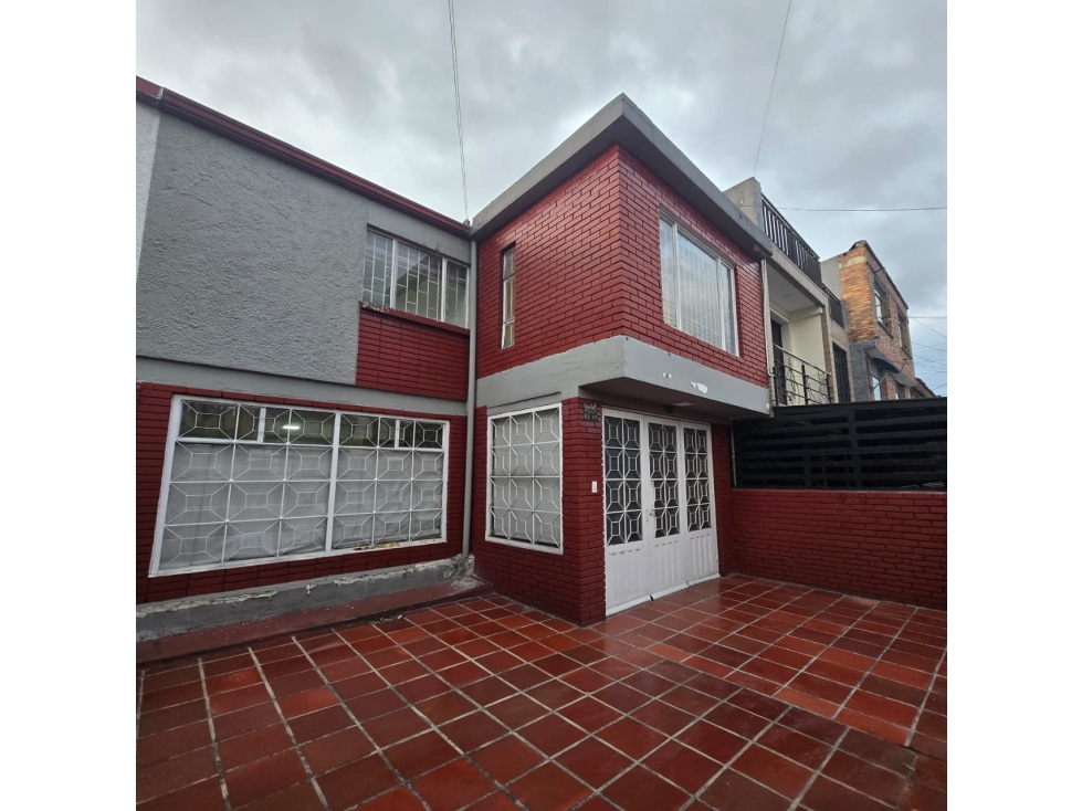 VENDO CASA, BARRIO EUROPA BOGOTÁ