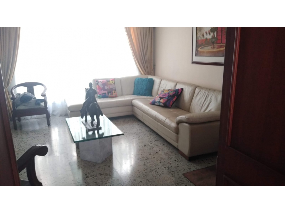 CASA UNIFAMILIAR EN VENTA VELODROMO CON PISCINA