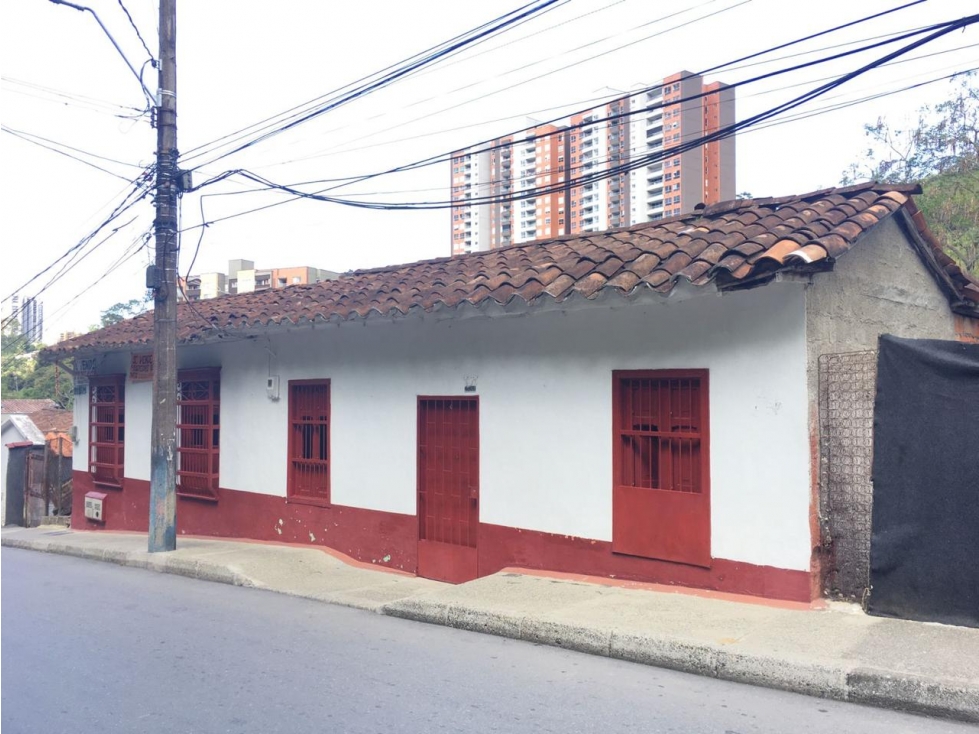 SE VENDE CASA CON LOTE CERCA AL PARQUE DEL SALADO