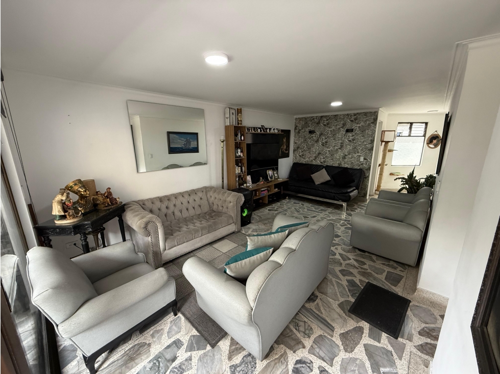 APARTAMENTO EN VENTA EN LAURELES, MEDELLÍN
