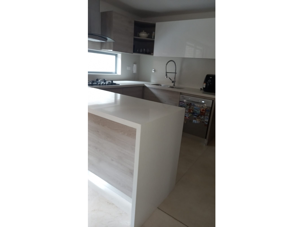 HERMOSO APARTAMENTO PARA LA VENTA EN LAURELES — foto 2