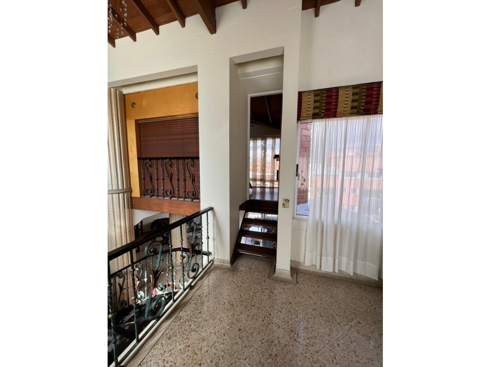EXCELENTE APARTAMENTO PENTHOUSE LAURELES — foto 3