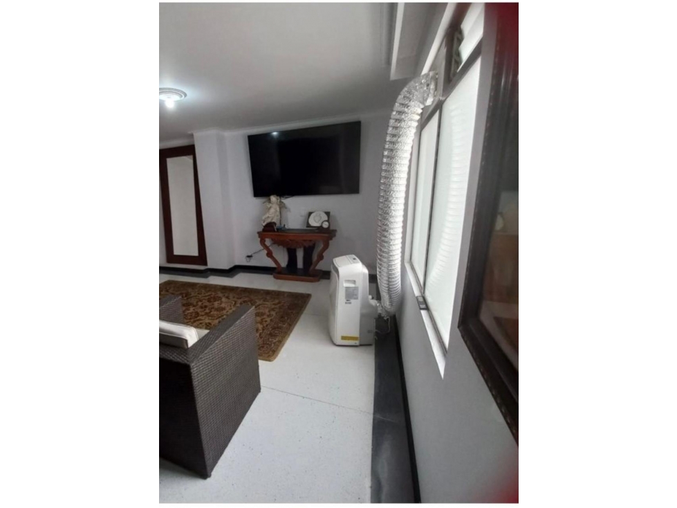 EN VENTA PENTHOUSE EN LAURELES, GANGA PRECIO DE OPORTUNIDAD — foto 2