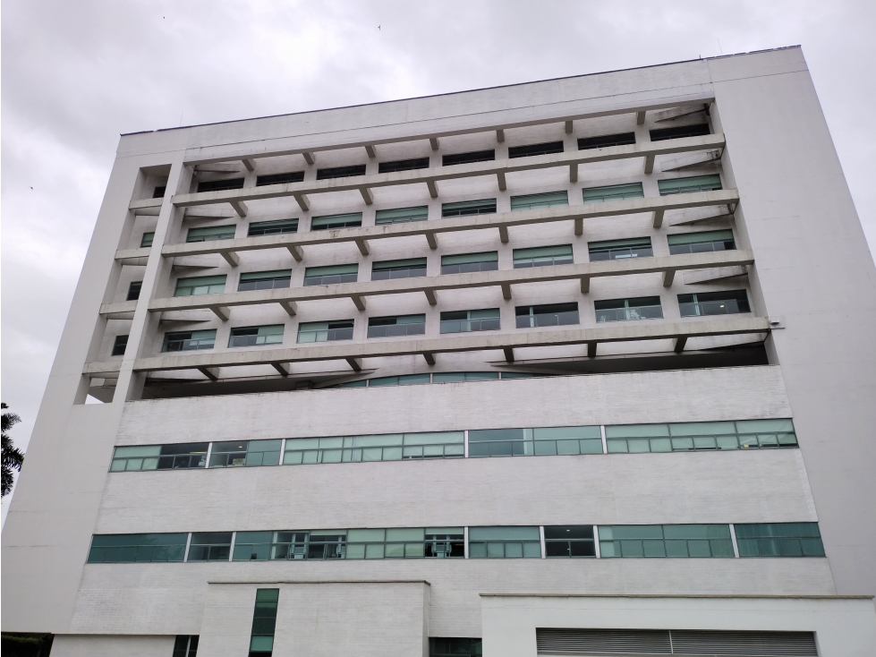 ALQUILER DE PISO COMPLETO (8VO) EN EL COMPLEJO EMPRESARIAL COOMEVA - 1