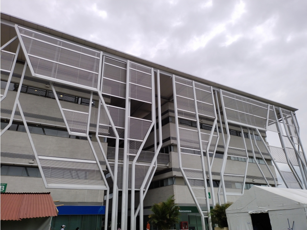 ALQUILER DE PISO COMPLETO (8VO) EN EL COMPLEJO EMPRESARIAL COOMEVA - 2
