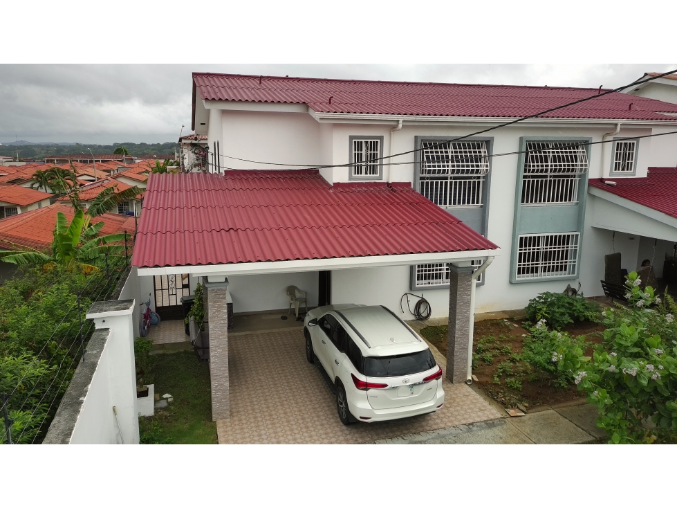 VENTA DE CASA EN VERSALLES OESTE EN MONTELIMAR