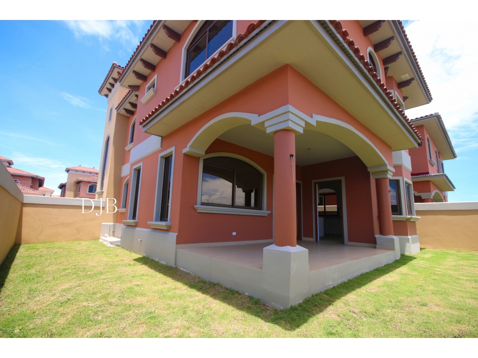 VENTA DE CASA DE ESQUINA NUEVA EN COSTA SUR — foto 2