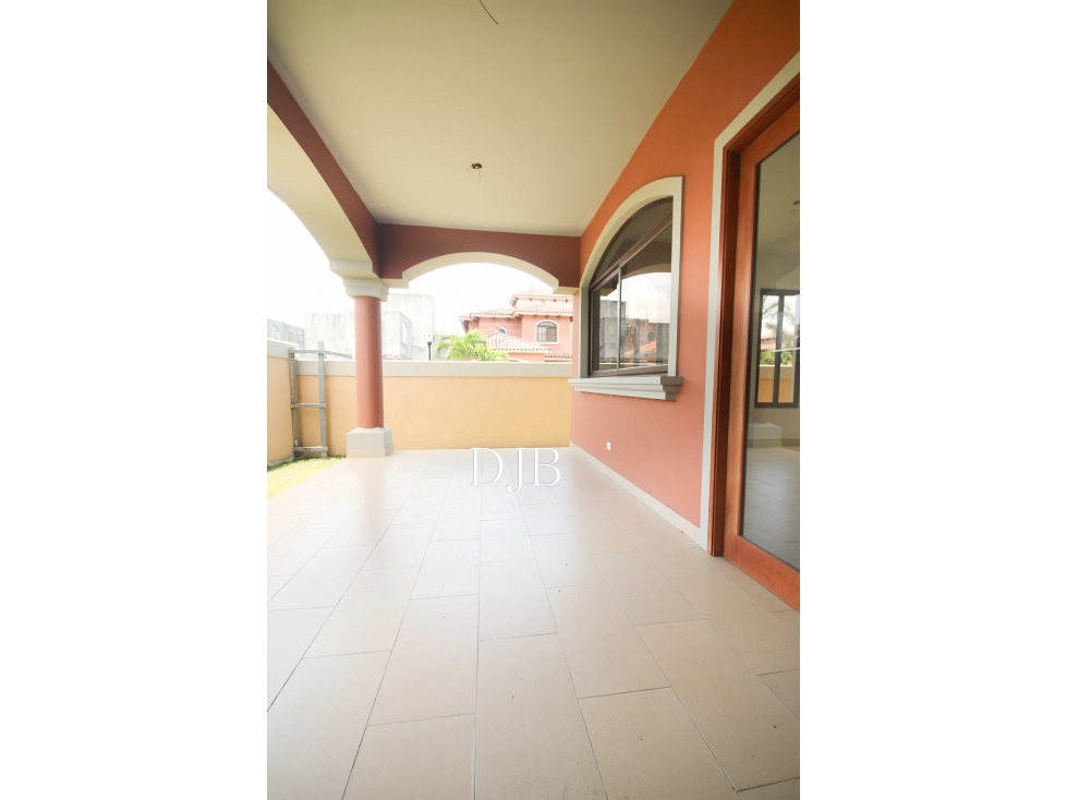 VENTA DE CASA DE ESQUINA NUEVA EN COSTA SUR — foto 4