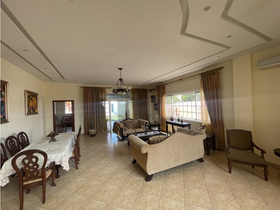 Venta de casa en Las Cumbres remodelada - 4