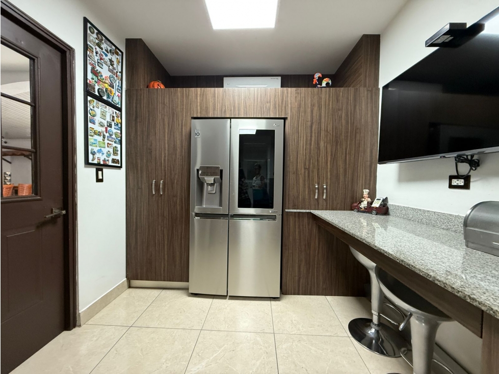 VENTA DE CASA EN VERSALLES REMODELADA CON PISCINA COSTA SUR — foto 5
