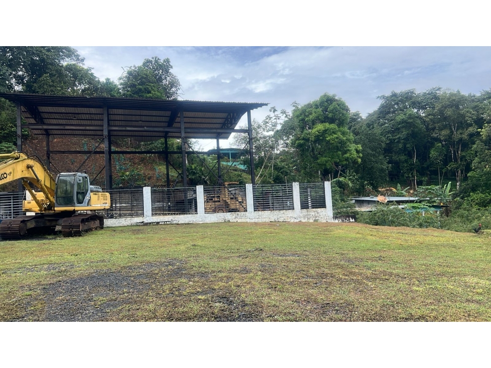 LOTE EN VENTA EN CHILIBRE CON MAQUINARIA - 4