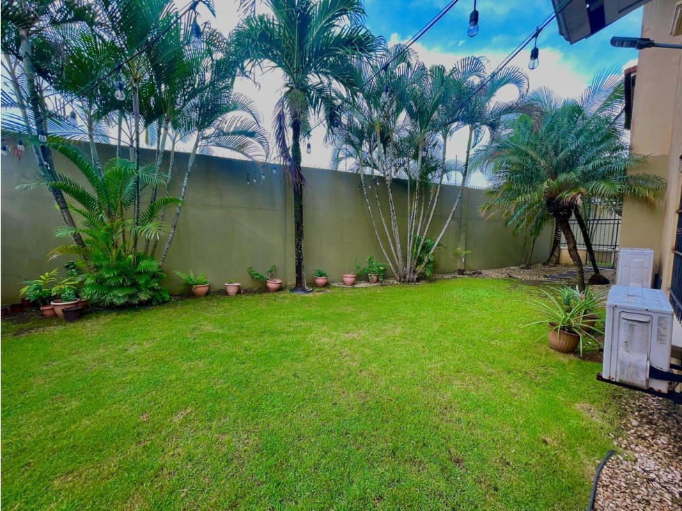 VENTA DE CASA EN CONDADO DEL REY PH PASEO DORADO ESQUINA. OPORTUNIDAD — foto 4