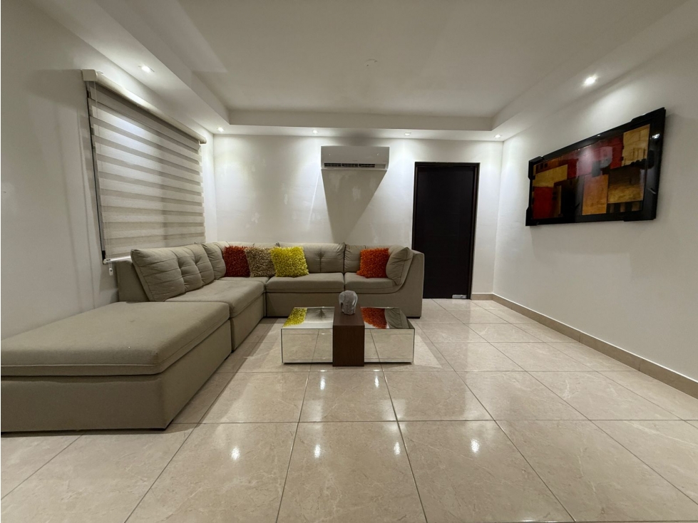 VENTA DE CASA EN VERSALLES REMODELADA CON PISCINA COSTA SUR — foto 2