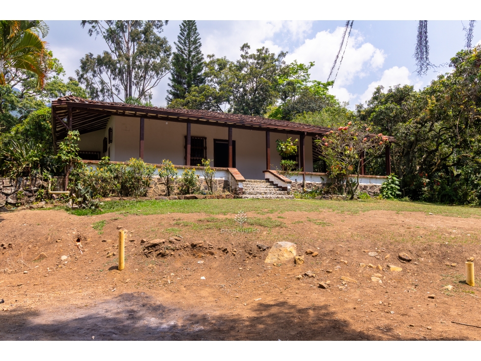 Finca en Copacabana con casa colonial, cabaña y caballeriza. MGE