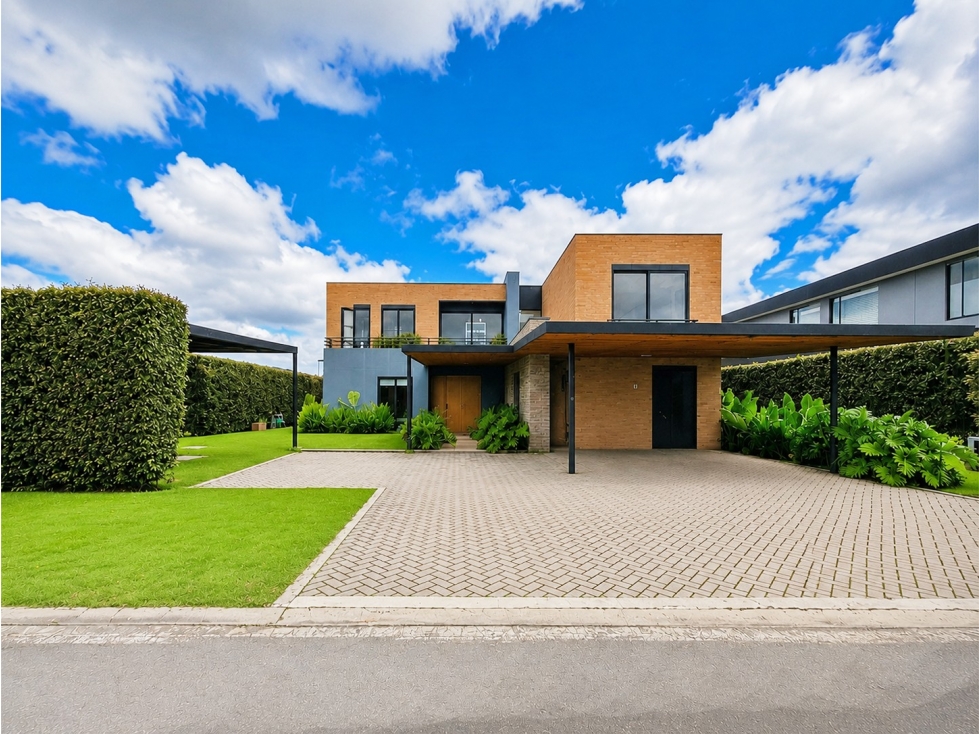 Espectacular casa en Venta en el Club San Jacinto Chía