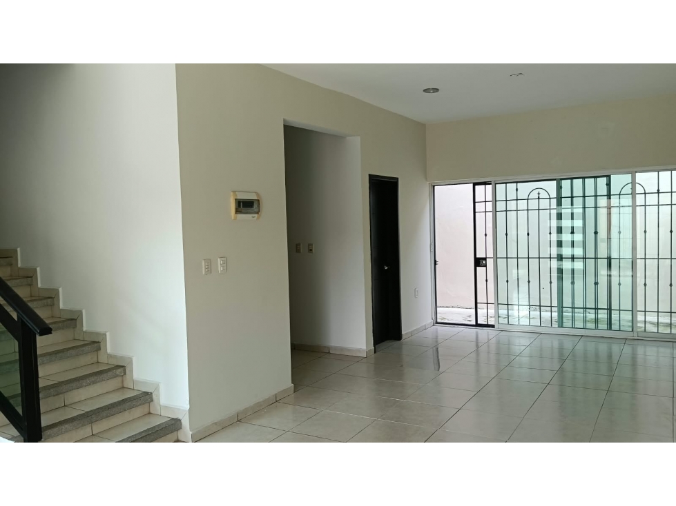 CASA DOS PLANTA , COL. BUROCRATICA — foto 3