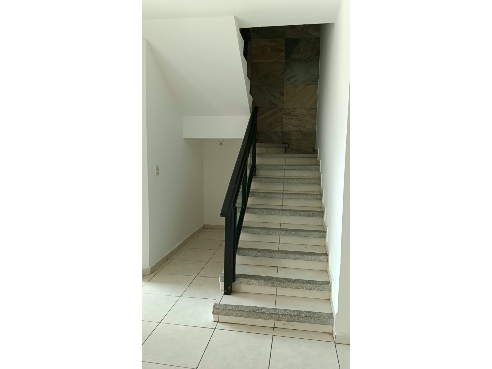 CASA DOS PLANTA , COL. BUROCRATICA — foto 5