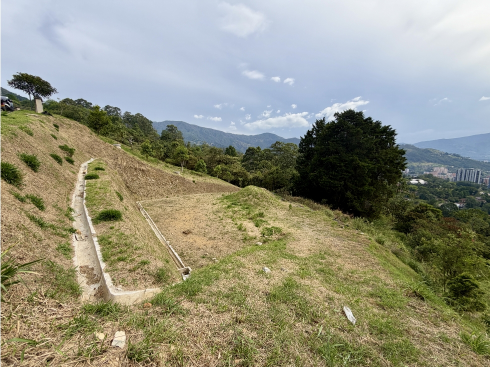 VENTA DE LOTE LOMA DEL ESCOBERO PARTE BAJA CON VISTA A LA CIUDAD