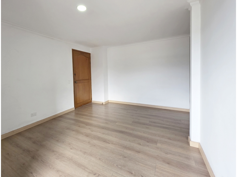 Venta apartamento Envigado, parte plana cerca a Viva. Remodelado full — foto 2