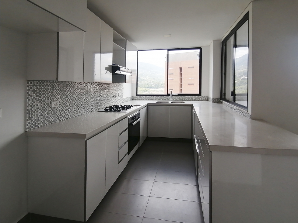 Venta Apartamento en Envigado, Loma de las Brujas. Moderno. Piso alto — foto 4
