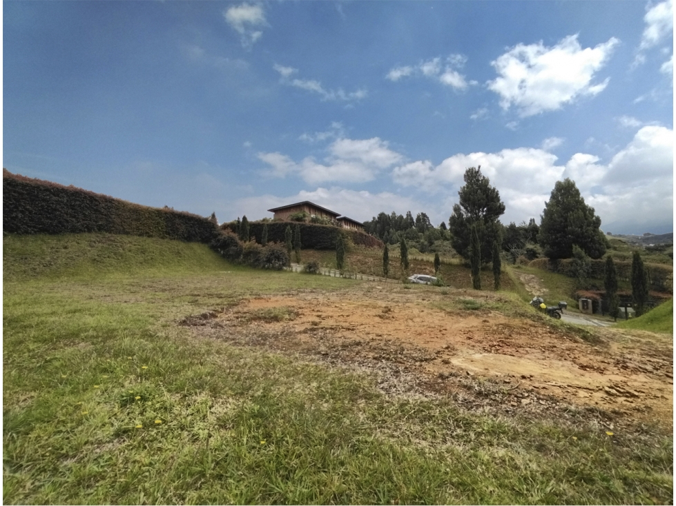 Venta lote en Las Palmas. Unidad cerrada. Vista y bosque. Explanación. — foto 4
