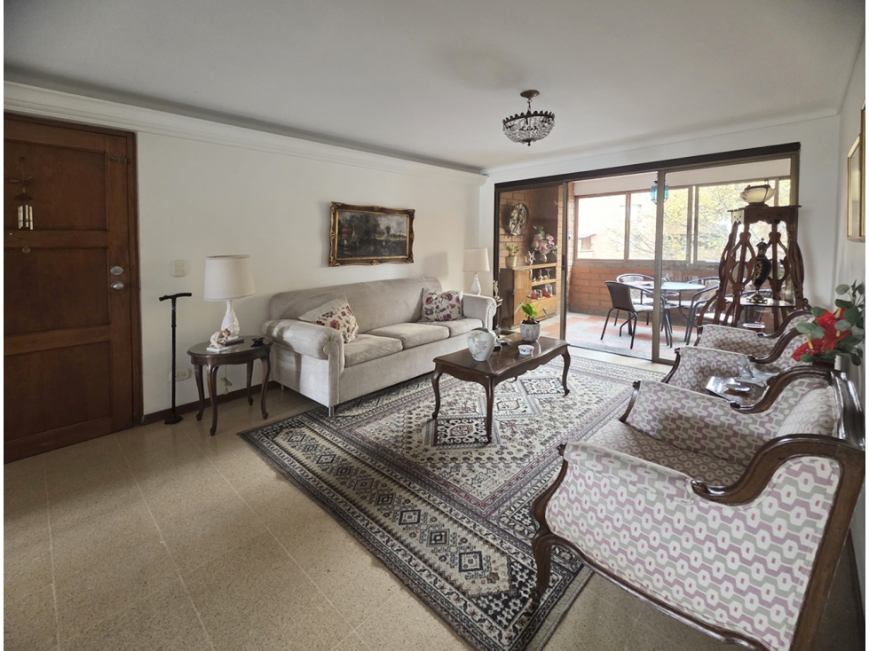 Venta Apartamento en Laureles, zona caminable. Edificio con piscina — foto 2