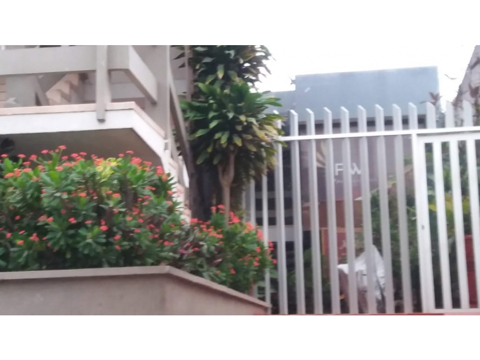 Edificio en venta con locales y oficinas Ciudad Jardín - 3