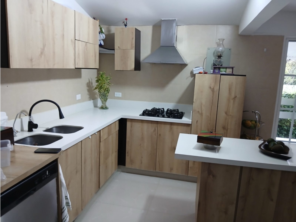 VENTA CASA EN LAS MERCEDES CON CASA DE HUESPEDES — foto 4