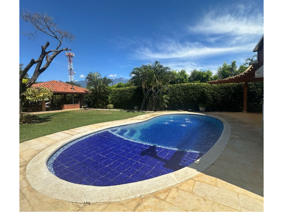 SE VENDE CASA CALI SUR CIUDAD JARDÍN SUPER LUJO EXTERNA