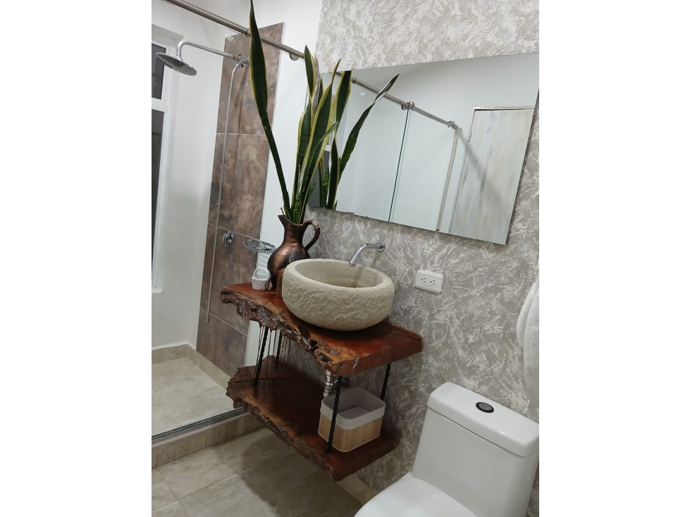 VENTA CASA EN LAS MERCEDES CON CASA DE HUESPEDES — foto 6