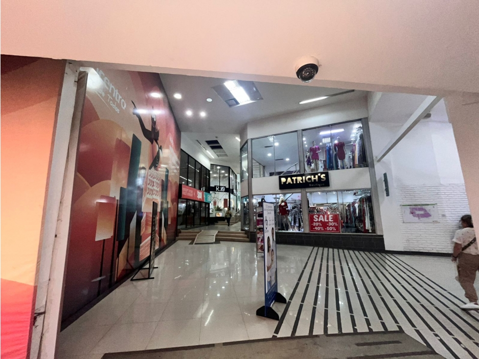 SE ALQUILA GRAN LOCAL EN SUR DE CALI COSMOCENTRO CON MEZANINE RENTABLE — foto 2