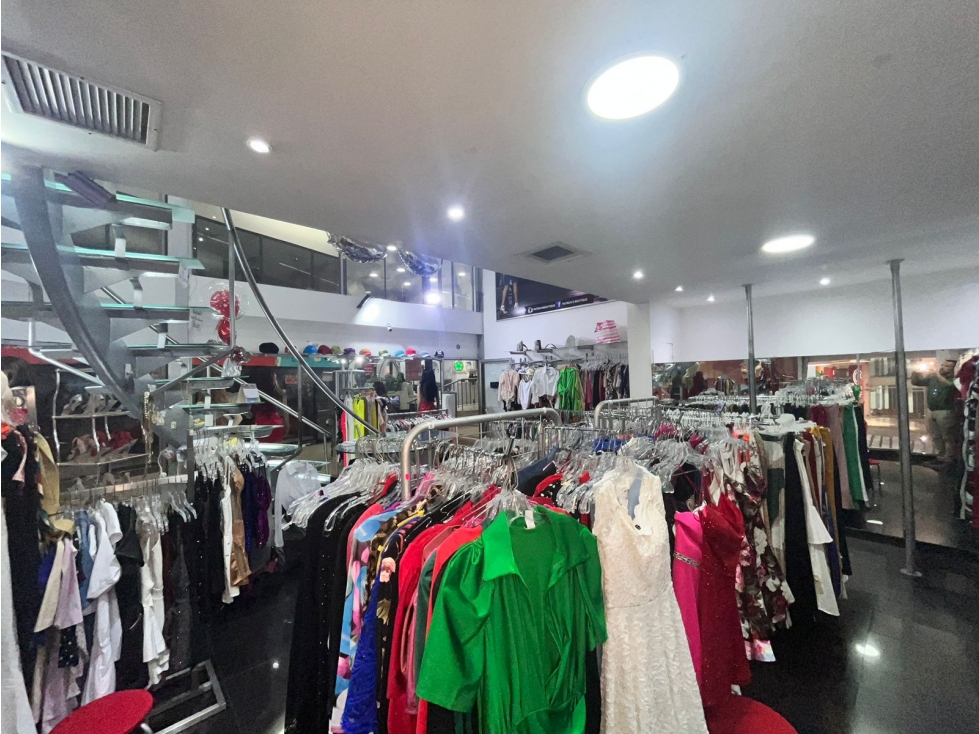 SE ALQUILA GRAN LOCAL EN SUR DE CALI COSMOCENTRO CON MEZANINE RENTABLE — foto 3