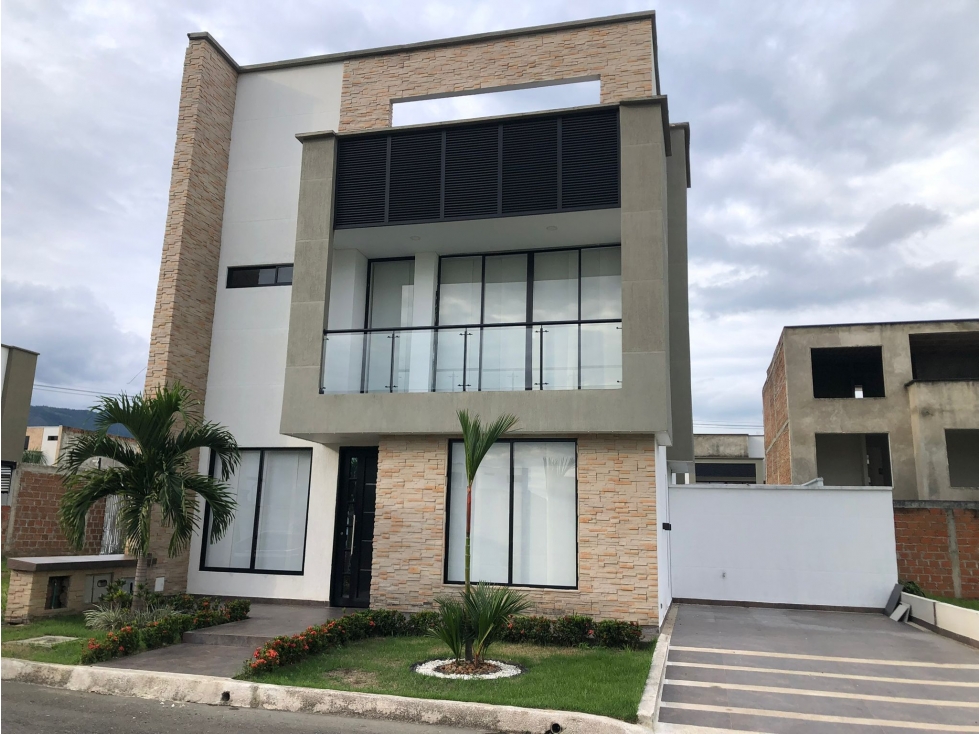 SE VENDE CASA EN LAS MERCEDES JAMUNDI