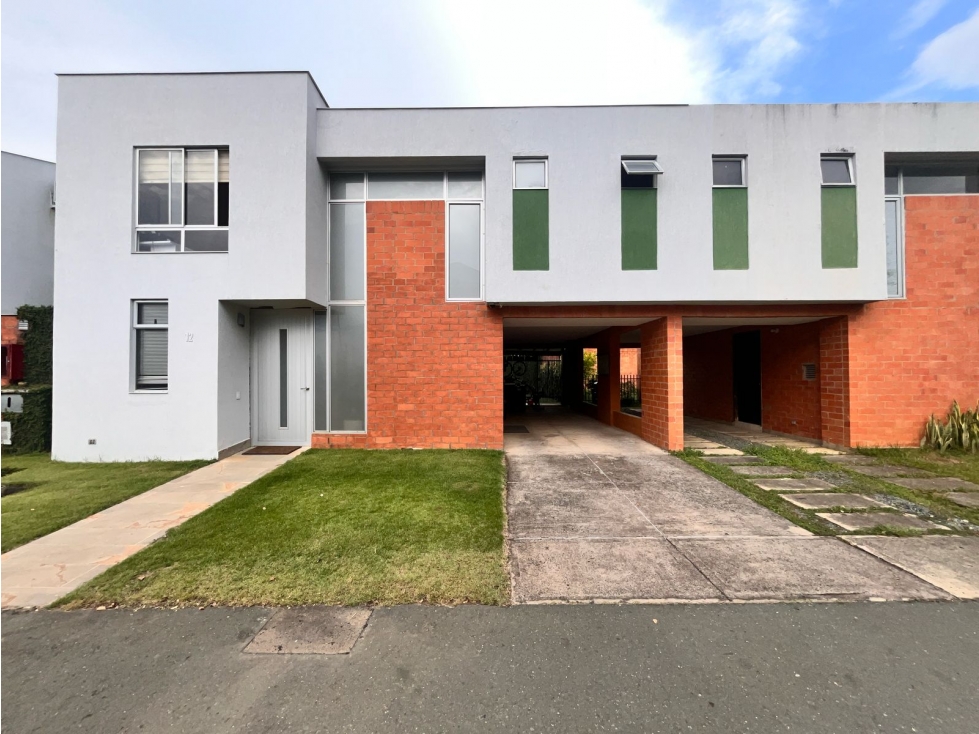 CASA EN VENTA EN JAMUNDÍ - VISTA AL PARQUE Y AMPLIOS ESPACIOS — foto 2