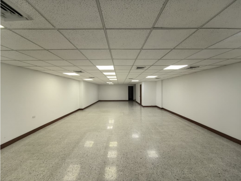 SE ALQUILA LOCAL - 256 M² EN RECONOCIDO CENTRO COMERCIAL DEL SUR — foto 3