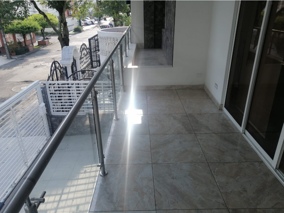 SE VENDE HERMOSA CASA EN CALI NORTE BARRIO LA FLORA GRAN OPORTUNIDAD — foto 3