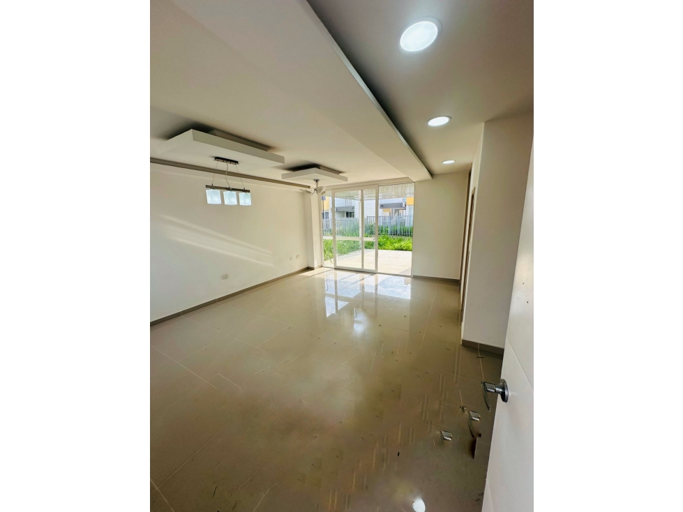 VENDO HERMOSA CASA EN EL CASTILLO, JAMUNDI, PARA ESTRENAR — foto 5