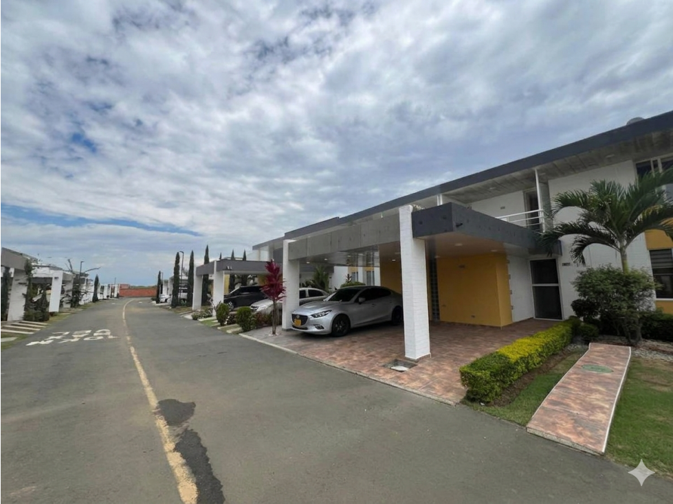 SE VENDE CASA EN EL CASTILLO COMO NUEVA — foto 2