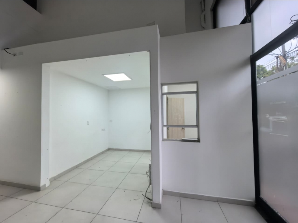 SE ALQUILA LOCAL CON ESPACIOS INTERNOS YA DISTRIBUIDOS - 256 M² — foto 4