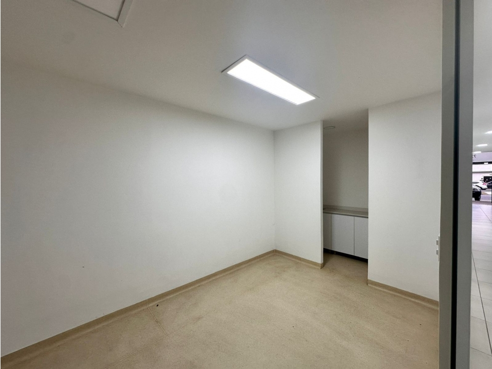 SE ALQUILA LOCAL CON ESPACIOS INTERNOS YA DISTRIBUIDOS - 256 M² — foto 6