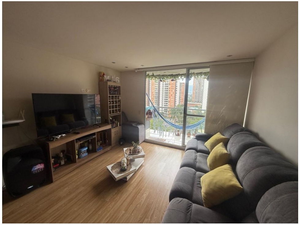 APARTAMENTO EN VENTA LOMA DE LOS BERNAL - MEDELLIN RANGO 5