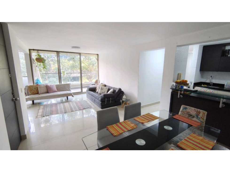 SE VENDE APARTAMENTO EN LOMAS DE LOS BERNAL — foto 4
